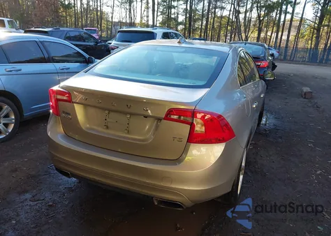 2018 Volvo Xc60 T5 Inscription z USA, uszkodzony, nr VIN YV4102RL4J1090887